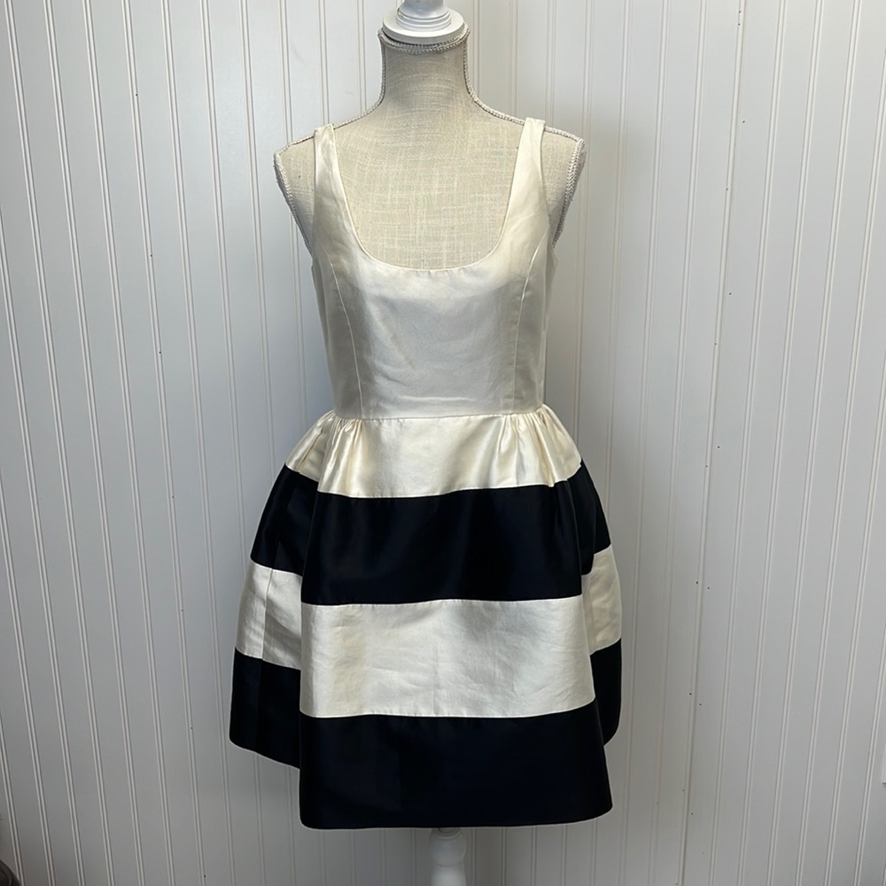 Chloe & Reese 100% silk Navy/White Stripe Dress‎